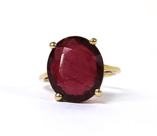 A 9ct gold single stone fracture filled ruby ring,