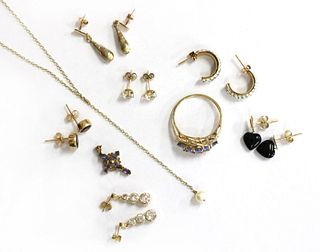 A quantity of gold jewellery,