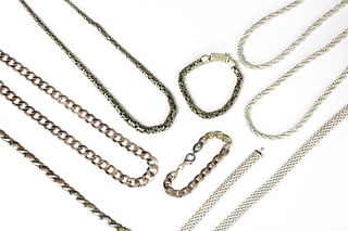 A sterling silver curb link chain,