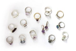 A quantity of silver gem set rings,