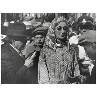 Álvarez Bravo, Lola. La madre Matiana, ca. 1935. Plata sobre gelatina, 20.8 x 25.4 cm. Enmarcada.