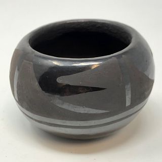 SANTA CLARA black polished pottery etched