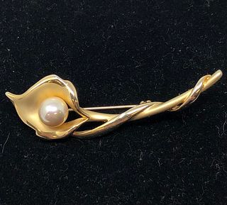 Pearl in leaf golden stem brooch