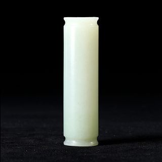 A WHITE JADE FEATHER HOLDER