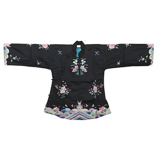 A BLACK-GROUND EMBROIDERED FLORAL LADY'S ROBE