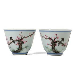 A PAIR OF FAMILLE-ROSE FLORAL CUPS