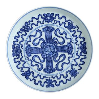 A BLUE AND WHITE FLORAL DISH