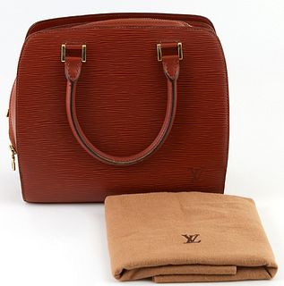 Louis Vuitton Saddle Bag Brown Epi Leather Pont-Neuf Handbag, with golden brass accents, the sides opening up to two open pockets lined with suede and
