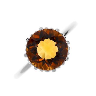 A citrine single-stone ring. The circular-shape citrine, to the openwork gallery and plain band. Wei