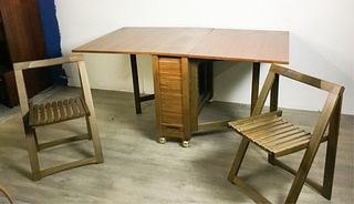 Danish Modern Gateleg Table With 4 Folding Chairs