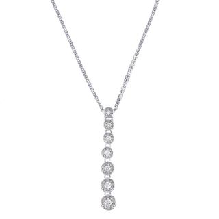 A diamond pendant. The brilliant-cut diamond articulated line, suspended from a fancy-link chain. Es