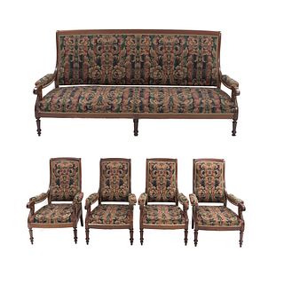 Sala. Inglaterra, principios del SXX. Consta de: sofá y 4 sillones. Estructura de madera con tapicería color azul, verde y rojo.