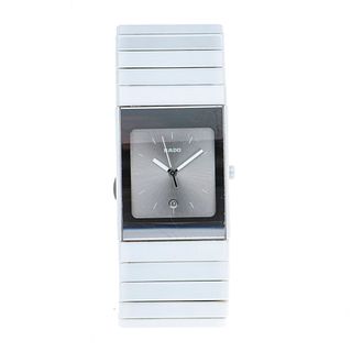 Reloj Rado DiaStar. Movimiento de cuarzo. Caja cuadrada en cerámica de 27 x 27 mm. Carátula color gris con indices de barras.<...