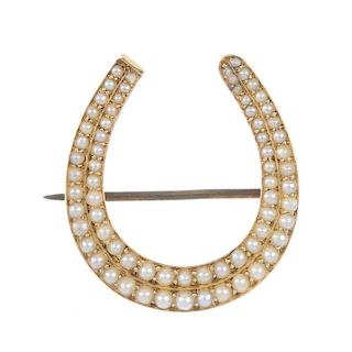 A late 19th century gold split pearl horseshoe brooch. Designed as a series of two graduated seed pe