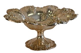 Reed and Barton Francis I Sterling Silver Compote on Pedestal, diameter 11 1/2 inches, 26.6 t.oz. Provenance: Waterfront Estate, Stamford, CT.