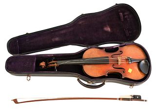 Albert Gotz Violin, dated 1915, German made full size violin with Roderich bow.