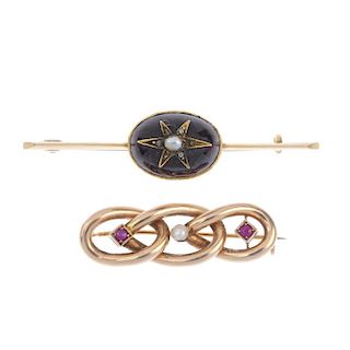 Two early 20th century gold gem-set brooches. To include a 14ct gold oval garnet cabochon bar brooch