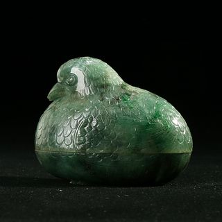 A SPINACH-GREEN 'QUAIL' JADE BOX AND COVER