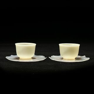 A PAIR OF JADE CUPS WITH AGATE SAUCERS