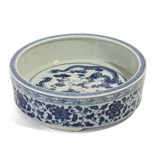 A BLUE AND WHITE 'DRAGON' WATERPOT