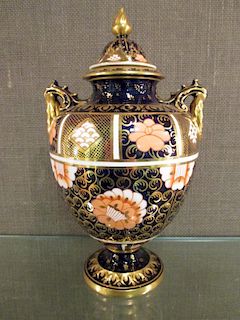A Royal Crown Derby Imari vase and cover, 25cm high <br> <br>