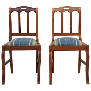 PAR DE SILLAS  Ca. 1900 En madera tallada, con asientos en tapicería lineal renovada Detalles de conservación 85 cm de alto | PAIR OF CHAIRS Ca. 1900 