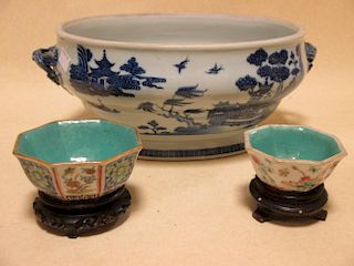 A Chinese export blue & white tureen base and two Chinese bowls on stands <br> <br>