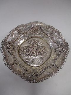 A 935 silver dish cast with putti <br> <br>