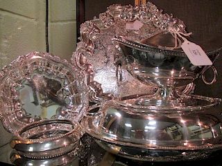 A quantity of silver plated items, to include an entree dish, a salver, ashtrays etc <br> <br>