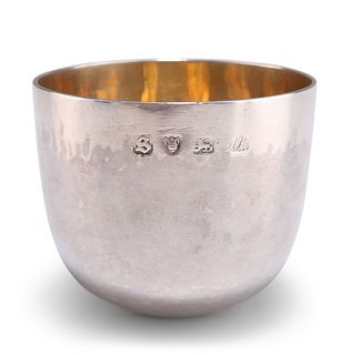 A GEORGE III SILVER TUMBLER CUP,?by John Payne, London 1773, of typical pla