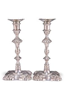 A PAIR OF ELIZABETH II SILVER CANDLESTICKS,?by Nayler Brothers, London 1968