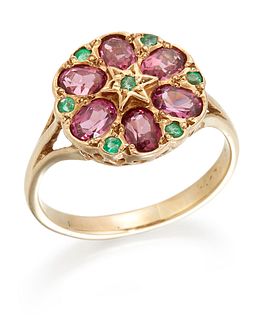 A GARNET AND EMERALD CLUSTER RING,?oval-cut garnets spaced by round-cut eme