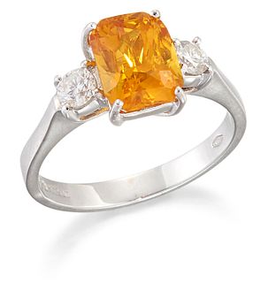 AN 18 CARAT WHITE GOLD YELLOW SAPPHIRE AND DIAMOND RING, an octagonal-cut y