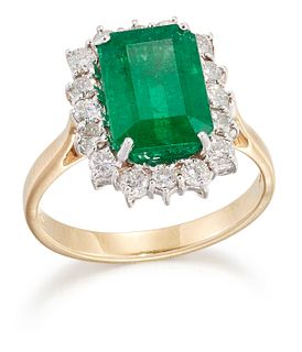 AN 18 CARAT GOLD EMERALD AND DIAMOND CLUSTER RING, an octagonal-cut emerald