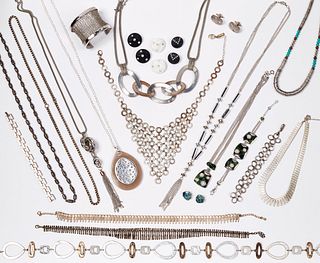 A GROUP OF SILVER METAL AND OTHER JEWELLERY, including:?A NUOVEGIOIE MESH B