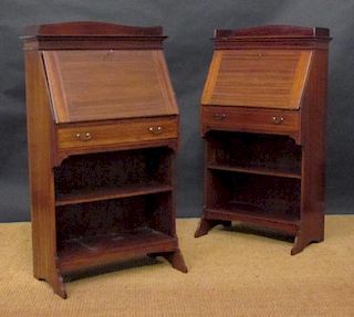 A pair of Edwardian mahogany bureau's, 124 x 69 x 36cm <br> <br>