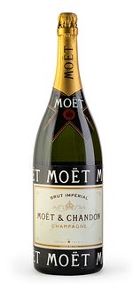 A Jéroboam bottle of Moët & Chandon Brut Impérial champagne.
Category: Brut champagne. Épernay (France).
Level: A.
3 L.