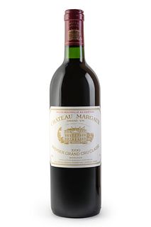 A bottle of Château Margaux, 1990 Vintage.
Premier Grand Cru Classé.
Category: red wine. Margaux, Bordeaux (France).
Level B.
0,75 cl.
