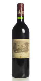 Bottle of Château Lafite Rothschild, vintage 1986.
Category: red wine. Pauillac, Bordeaux.
Level: A.
Parker Guide: 100 points.