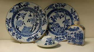 Five pieces of 18th century blue & white, to include a Nankin cargo tea bowl and saucer, a pair of p