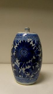 An 18th century blue and white barrel shaped vase, the flat top painted with scrolls enclosing a sho