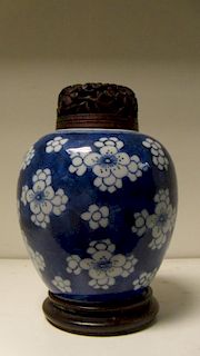 A blue and white jar with wood cover, period of Kangxi, the rounded sides painted with groups of che