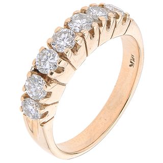ANILLO CON DIAMANTES EN ORO AMARILLO DE 14K con diamantes corte brillante ~1.0 ct. Peso: 5.4 g. Talla: 7 ¾ | RING WITH DIAMONDS IN 14K YELLOW GOLD Bri