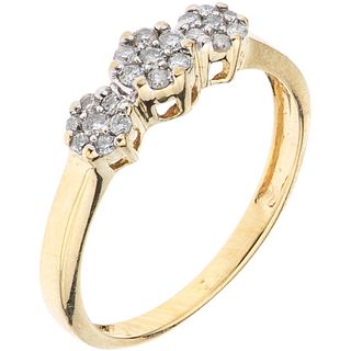 ANILLO CON DIAMANTES EN ORO AMARILLO DE 14K con diamantes corte brillante ~0.25 ct. Peso: 2.1 g. Talla: 7 ½ | RING WITH DIAMONDS IN 14K YELLOW GOLD Br