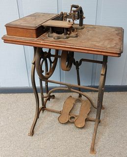 New York Sewing Table