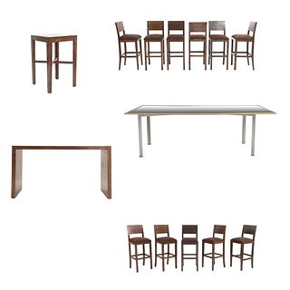 Set de muebles para bar. SXXI. Elaborado en madera y aluminio Consta de11 Sillas altas. Con respaldos semiabiertos y 3 mesas.