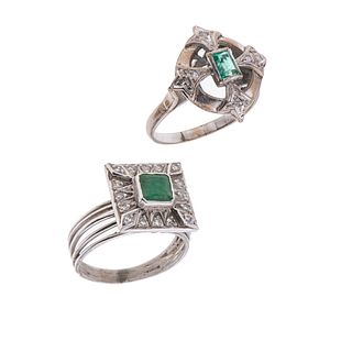 Dos anillos vintage con esmeraldas y diamantes en plata paladio. 2 esmeraldas corte rectangular y cojín. 22 diamantes corte 8 x...