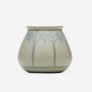Arthur Hennessey and Sarah Tutt for Marblehead Pottery, Vase