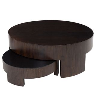 Par de mesas nido. Francia, SXXI. Marca Roche Bobois. Elaboradas en madera. Cubiertas circulares y soportes lisos. 100 cm de diámetro.