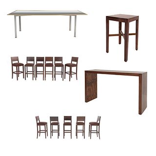 Set de muebles para bar. SXXI. Elaborado en madera y aluminio Consta de 11 Sillas altas. Con respaldos semiabiertos y 3 mesas.